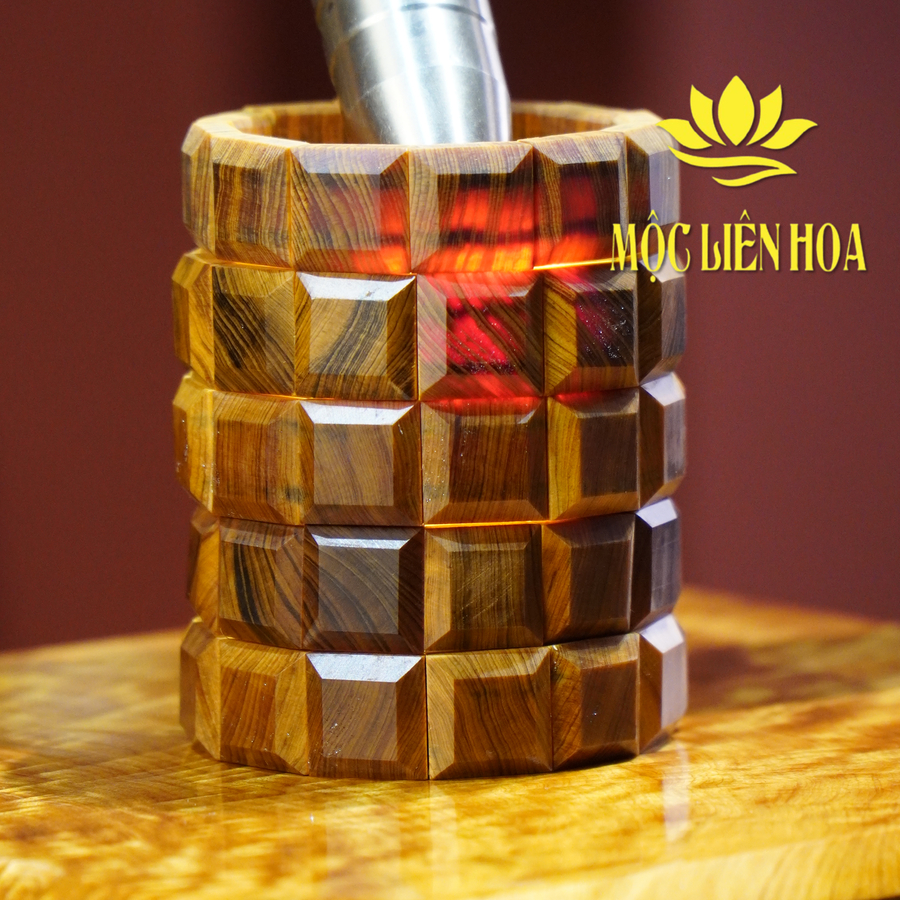 Hoàng Đàn (Cận Chìm) Thấu Quang- thơm ngọt- bản lách vuông [VHD04]