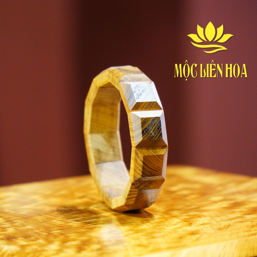 Hoàng Đàn (Cận Chìm) Thấu Quang- thơm ngọt- bản lách vuông [VHD04]