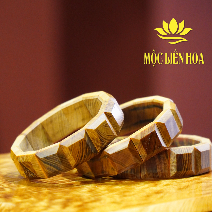 Hoàng Đàn (Cận Chìm) Thấu Quang- thơm ngọt- bản lách vuông [VHD04]