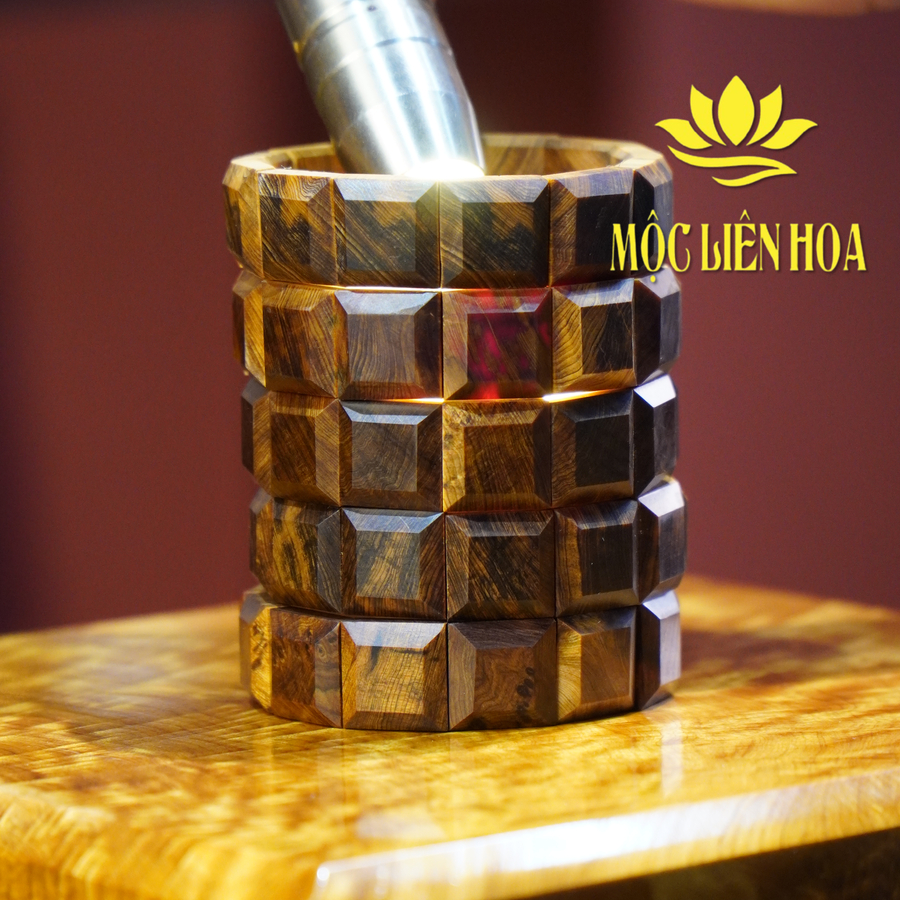 Hoàng Đàn Gỗ già- Chìm - Đặc Dầu thơm bền mùi [VHD07]