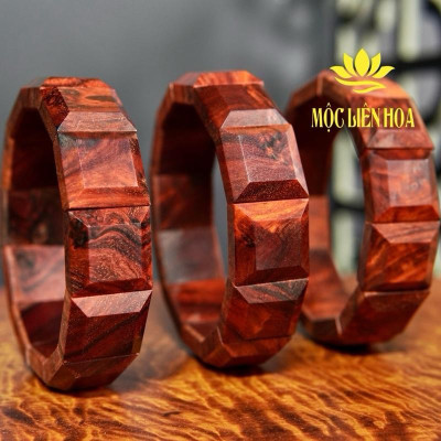 Vòng Tay BÁM NU Tử Đàn Ấn Độ- Bản lách- Vuông 18x18 Vip Vuông 18*18 VTD06